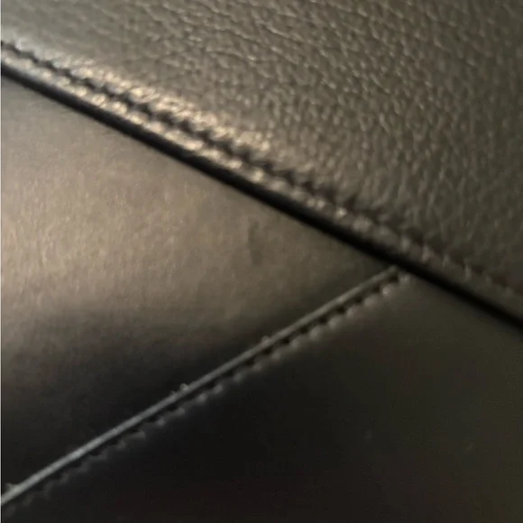 Cuyana Black Leather Clutch with Magnetic Closure Dustbag Included - Picture 13 of 14